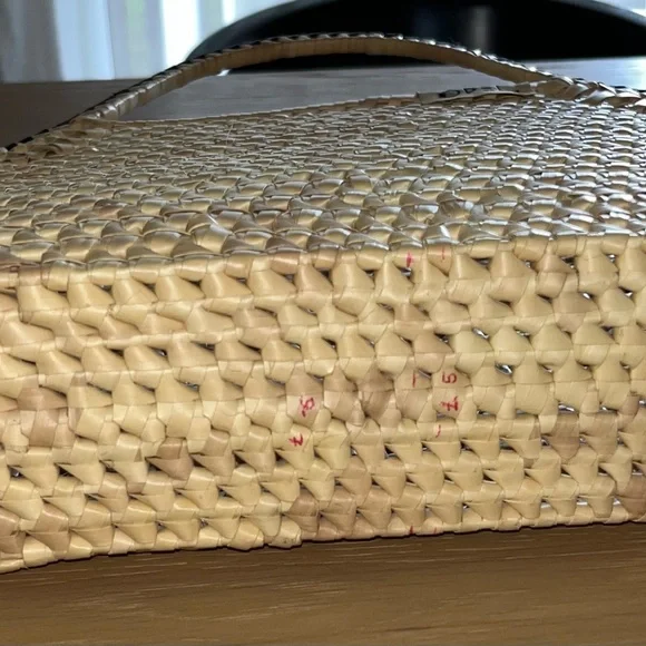 Handwoven Rattan Tote - made in Sri Lanka - Picture 4 of 6